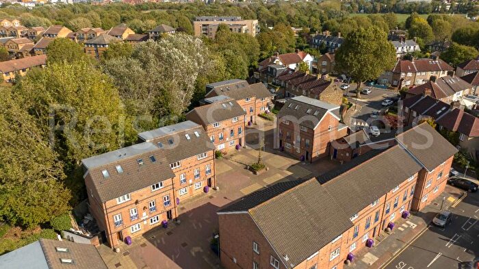 6 Bedroom Town House To Rent In Ambassador Square, London, E14