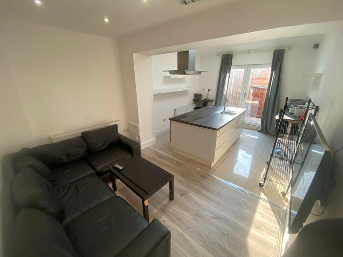 4 Bedroom Semi-Detached House To Rent In Bulwer Road, Nottingham, Nottinghamshire, NG7