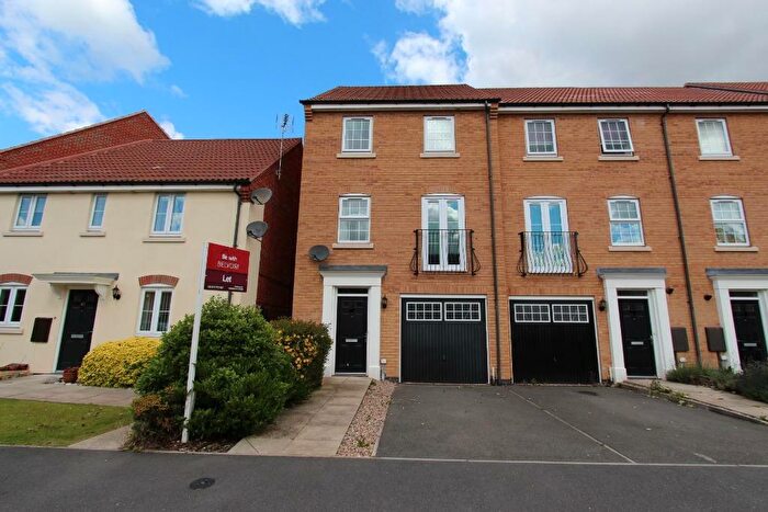 3 Bedroom Town House To Rent In Wharton Crescent, Beeston, NG9