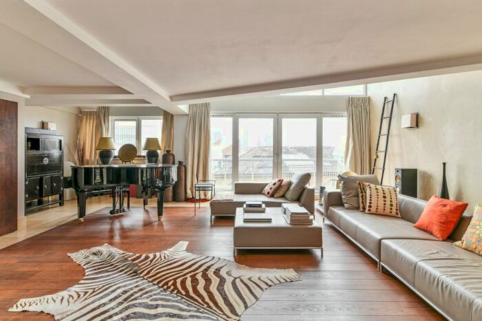 4 Bedroom Flat To Rent In Parkgate Road, London, SW11