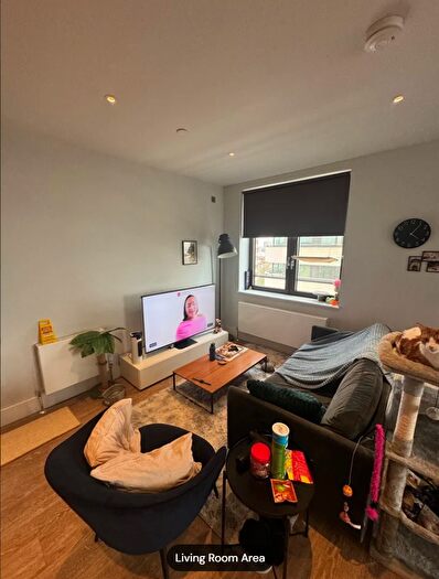 2 Bedroom Flat To Rent In Park Lane, Wembley, Middlesex, HA9