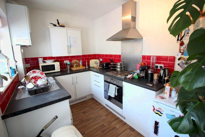 1 Bedroom Flat To Rent In Sparrows Herne, Bushey, WD23