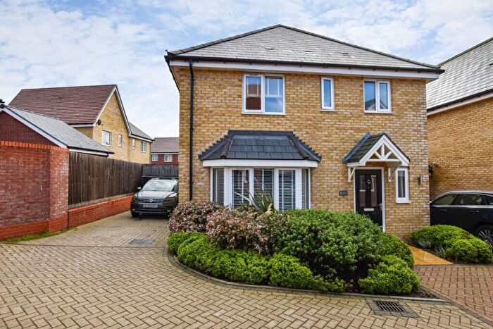 3 Bedroom Detached House For Sale In Miller Grove, Heybridge, CM9