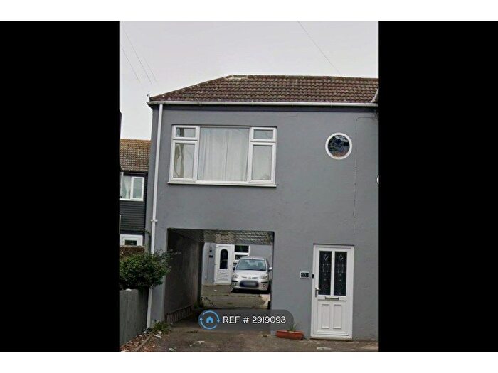 2 Bedroom Flat To Rent In Walmer, Deal, CT14