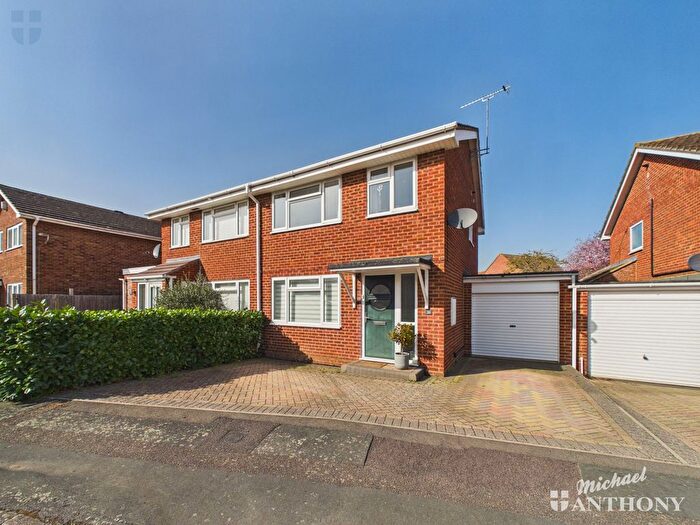 3 Bedroom Semi Detached House For Sale In Ramworth Way, Aylesbury, HP21