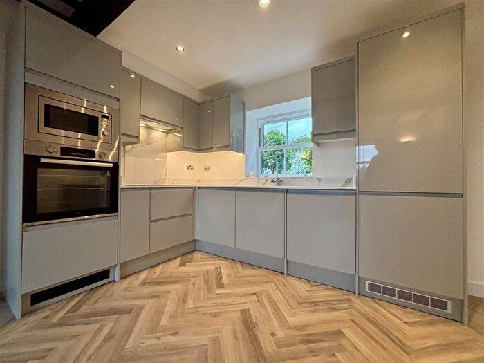 2 Bedroom Terraced House For Sale In School Ridge, Thornton, Bradford, BD13