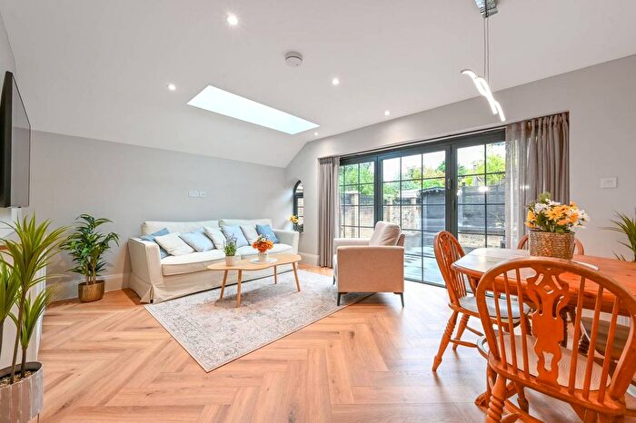 3 Bedroom Property To Rent In Brooke Road, Stoke Newington, London, N16