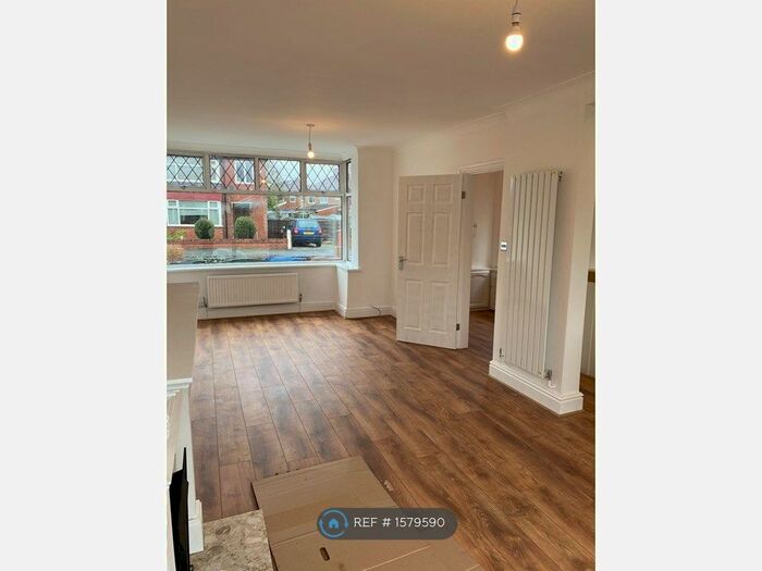 3 Bedroom Semi-Detached House To Rent In Palmer Avenue, Cheadle, SK8