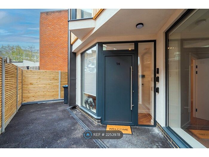 3 Bedroom Semi-Detached House To Rent In Waterloo Place, Richmond, TW9