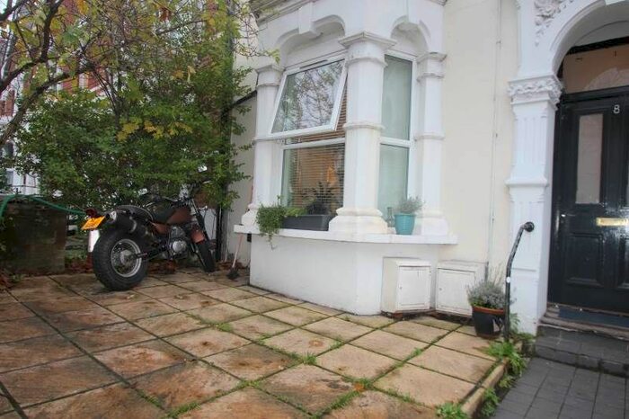 3 Bedroom Flat To Rent In Belmont Road, Turnpike Lane, N15