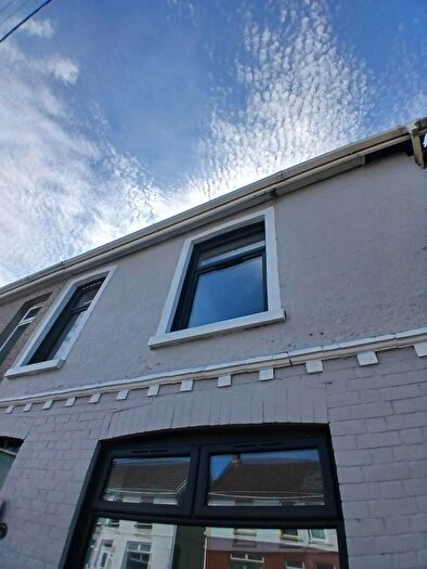 4 Bedroom Semi-Detached House To Rent In Godfrey Avenue, SA11