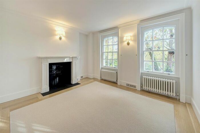 5 Bedroom Maisonette To Rent In Cheyne Walk, Chelsea, London, SW3