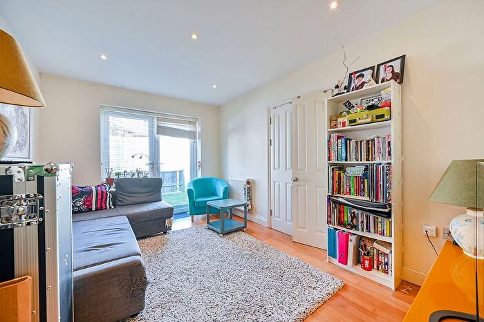 2 Bedroom Flat For Sale In South Ealing, Ealing, London, W5