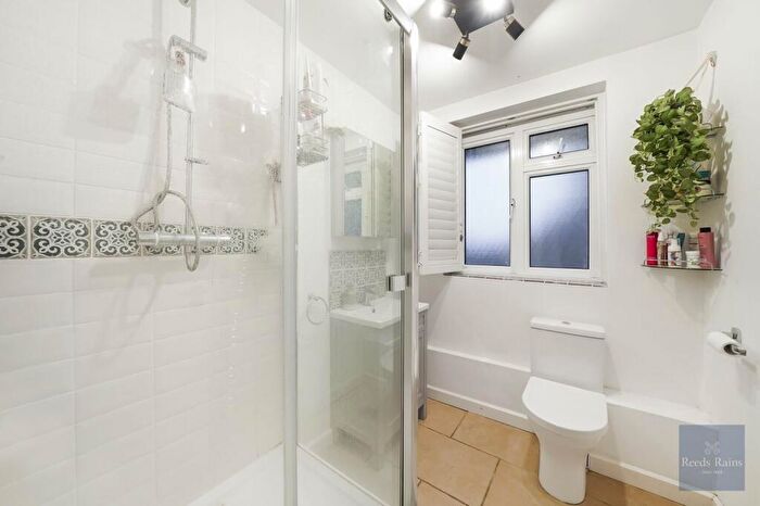 1 Bedroom Apartment For Sale In Howland Estate, London, SE16