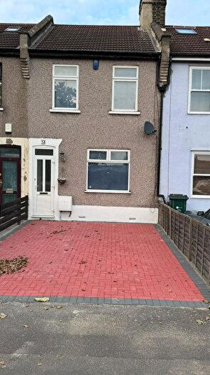 2 Bedroom Terraced House To Rent In New Road, Rainham, RM13