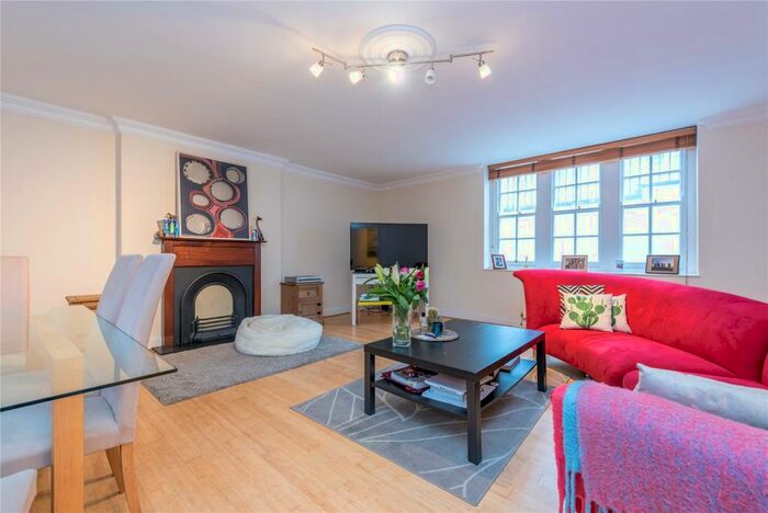 2 Bedroom Apartment To Rent In Florence Street, Islington, London, N1