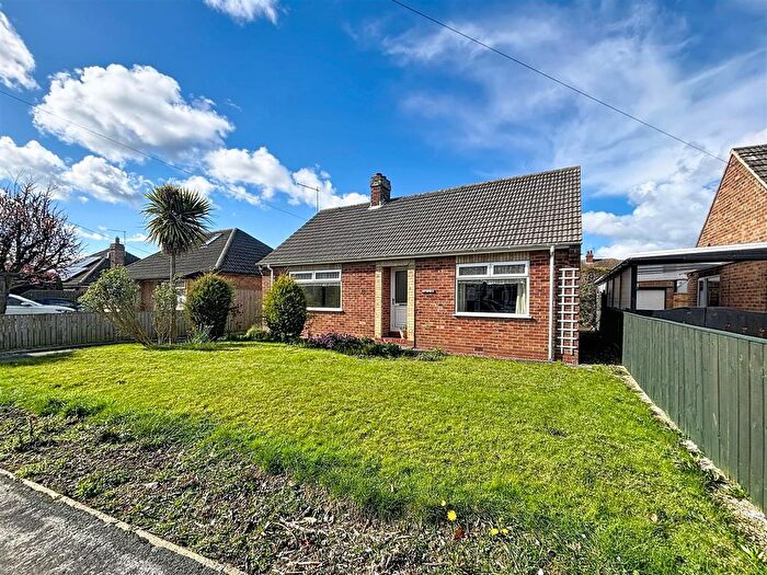 2 Bedroom Detached Bungalow For Sale In Greenacre Park, Hornsea, HU18