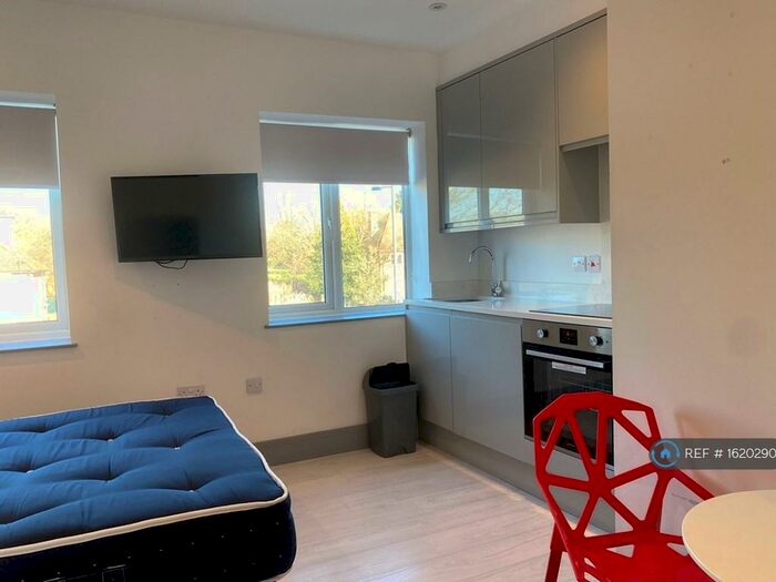 Studio To Rent In Whittington Way, Pinner, HA5