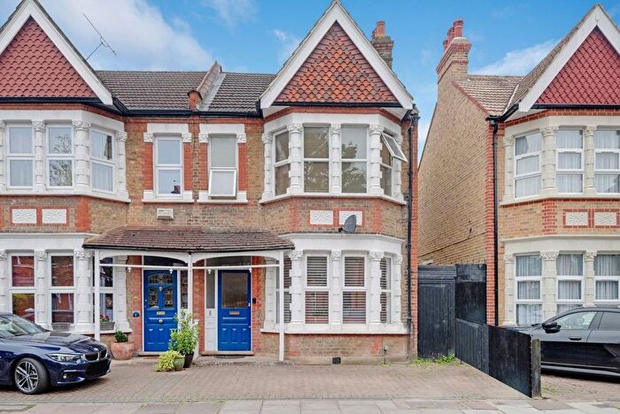 2 Bedroom Flat For Sale In Coldershaw Road, West Ealing, W13