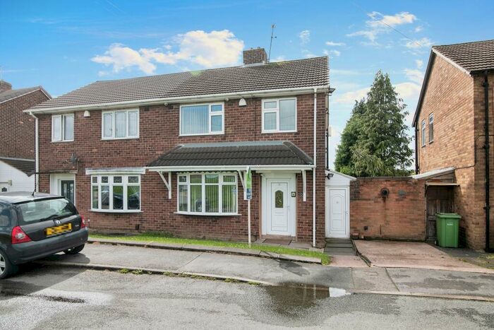 3 Bedroom Semi-Detached House To Rent In Bramble Green, Dudley, West Midlands, DY1