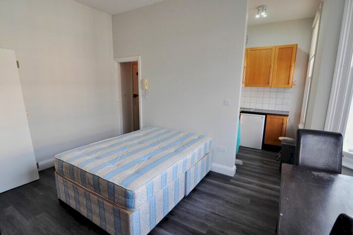 Studio To Rent In Warbeck Road, Shepherds Bush, London, W12