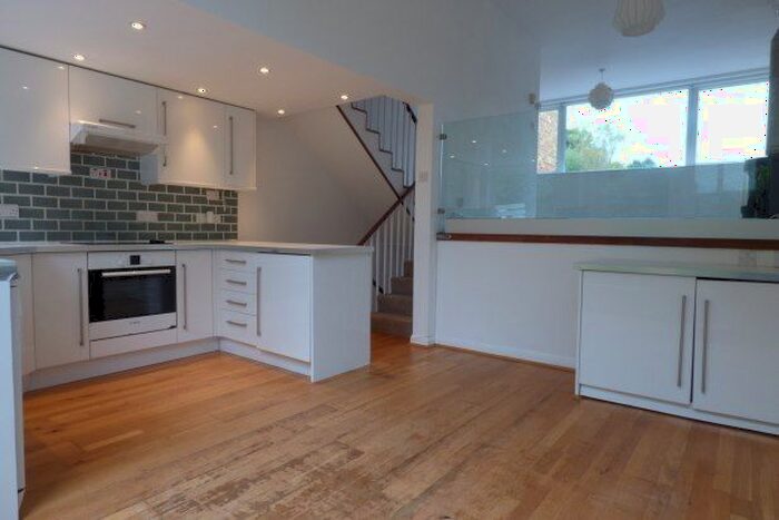 4 Bedroom Town House To Rent In Ashdown Close, Tunbridge Wells, TN4