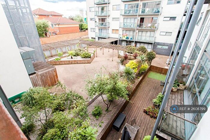 2 Bedroom Flat To Rent In Varcoe Road, London, SE16