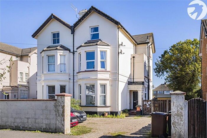 1 Bedroom Flat For Sale In Carlton Avenue, Greenhithe, Kent, DA9