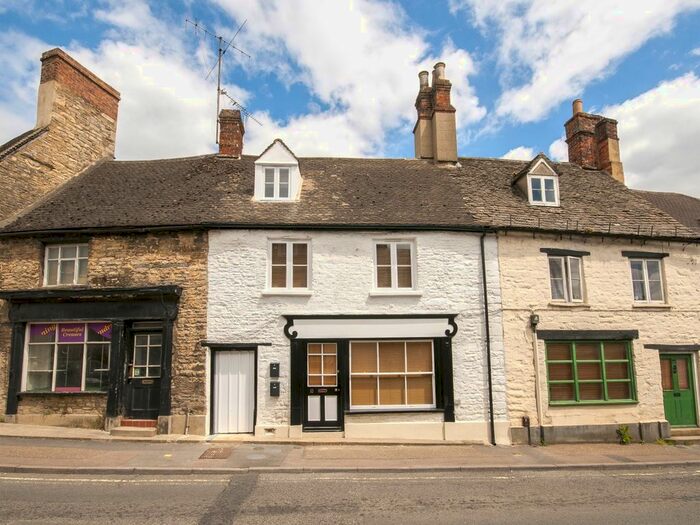 2 Bedroom Flat To Rent In West End, Witney, OX28