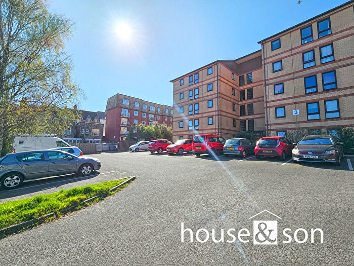 2 Bedroom Flat For Sale In Holly Court, Bourne Close, Bournemouth, BH2