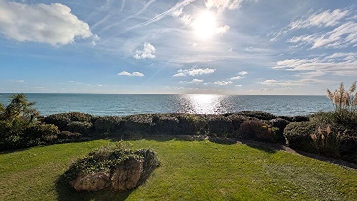 2 Bedroom Flat To Rent In Radnor Cliff, Marine Point Radnor Cliff, CT20