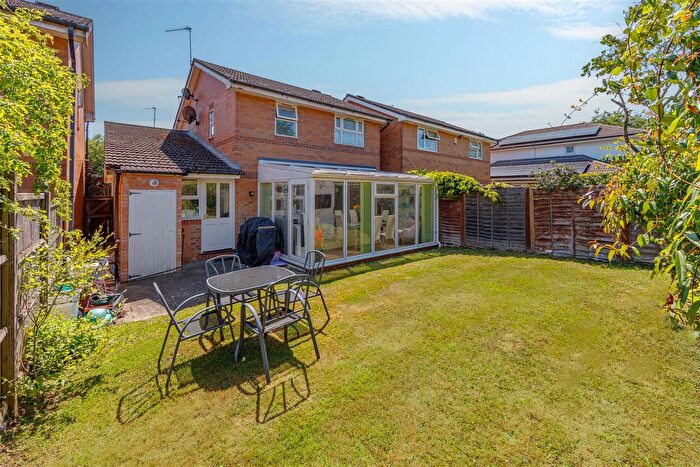 3 Bedroom Detached House For Sale In Glendevon Close, Edgware, HA8