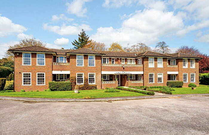 3 Bedroom Flat For Sale In Orchehill Rise, Gerrards Cross, SL9
