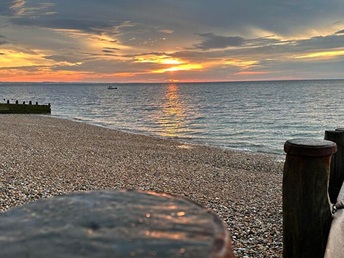 4 Bedroom Semi-Detached House To Rent In Kingsway, Selsey, PO20