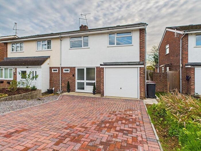 4 Bedroom Semi Detached House For Sale In Cheddington Close, Tilehurst, Reading, RG30