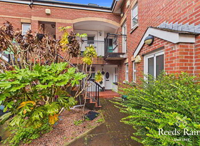 3 Bedroom Apartment / Flats For Sale In Apartment Deramore Mews, Belfast, BT7