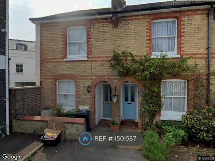 3 Bedroom Semi-Detached House To Rent In Birkheads Road, Reigate, RH2