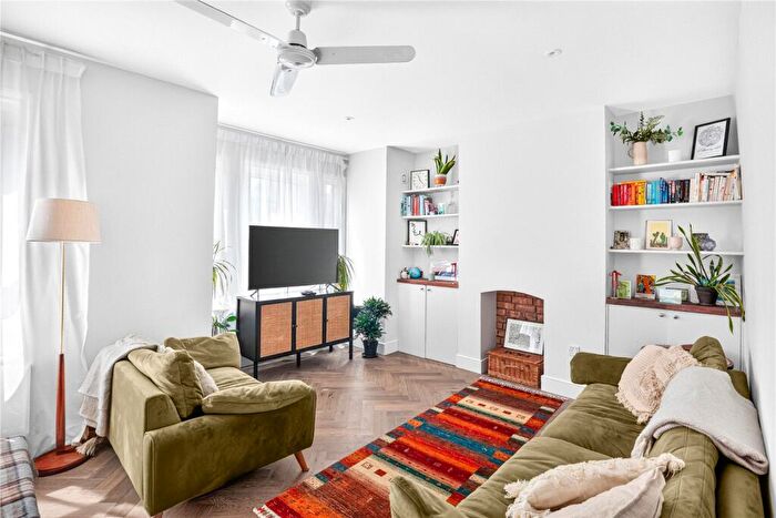 3 Bedroom Flat For Sale In Forest Road, Walthamstow, London, E17