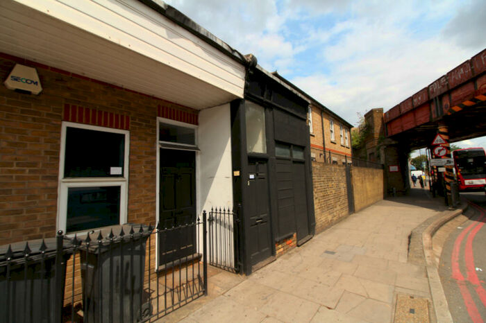 2 Bedroom Maisonette To Rent In Catford Hill, Catford, SE6