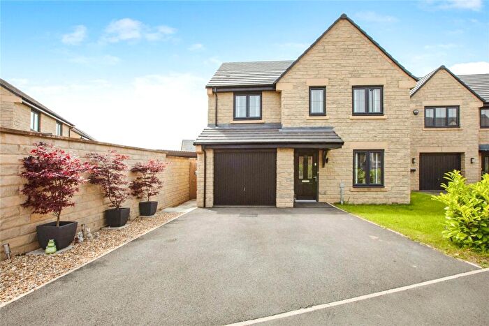 4 Bedroom Detached House For Sale In Dawson Drive, Burnley, Lancashire, BB10