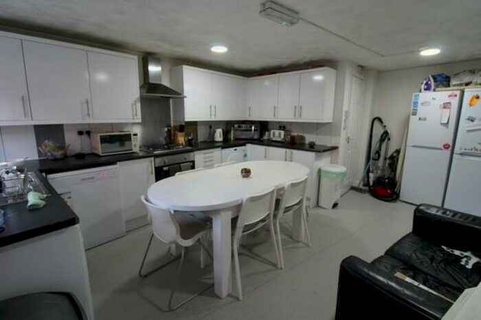 6 Bedroom Terraced House To Rent In Richmond Road Cardiff, CF24