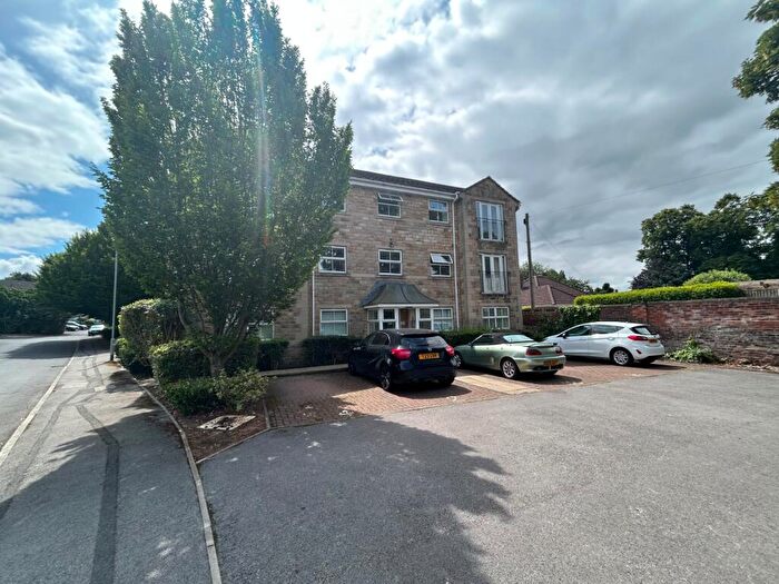 2 Bedroom Flat To Rent In Fearnley Croft, Gomersal, BD19