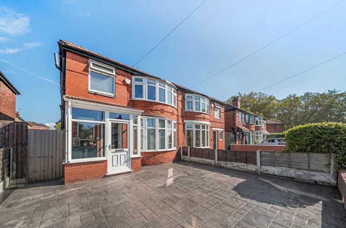 3 Bedroom Semi-Detached House For Sale In Parrs Wood Road, Manchester, M20