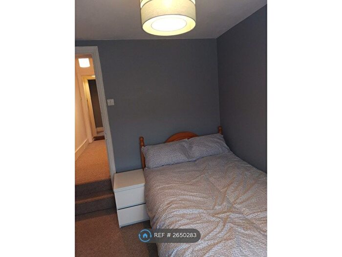 4 Bedroom Semi-Detached House To Rent In Kings Road, Caversham, Reading, RG4