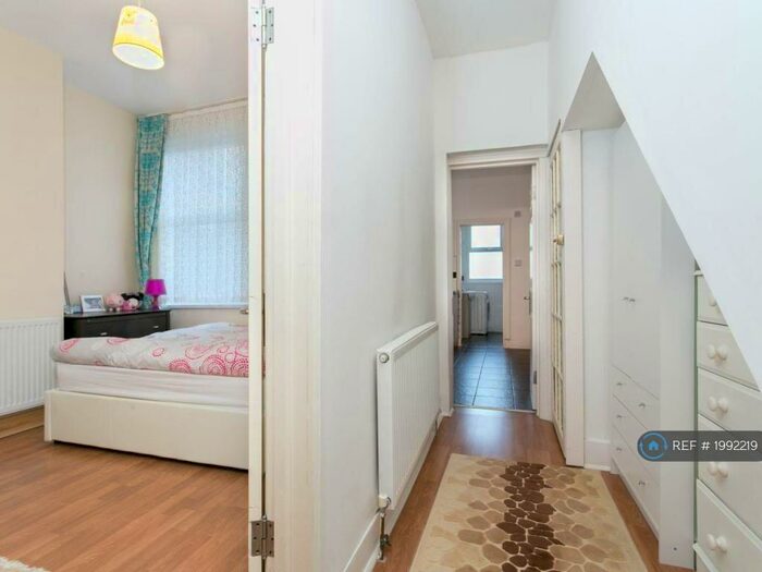 1 Bedroom Flat To Rent In Edward Road, London, E17