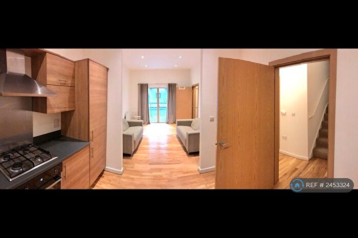 3 Bedroom Maisonette To Rent In Dalston Lane, London, E8