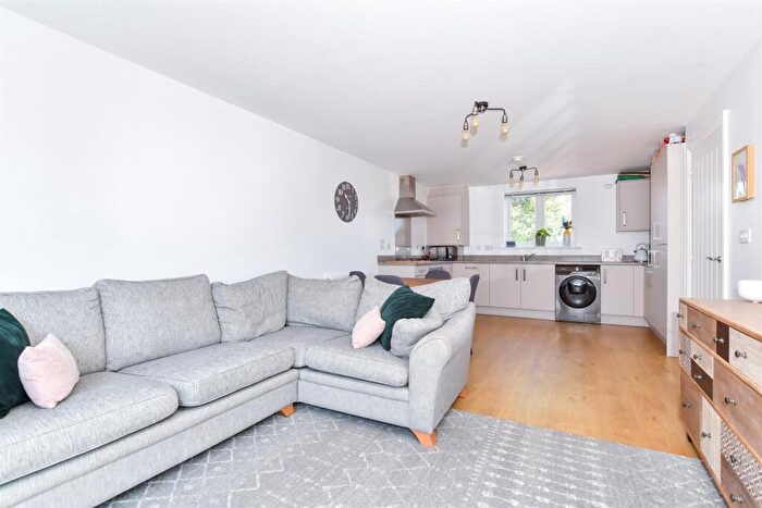 2 Bedroom Apartment For Sale In Rowan Street, Leybourne, West Malling, Kent, ME19