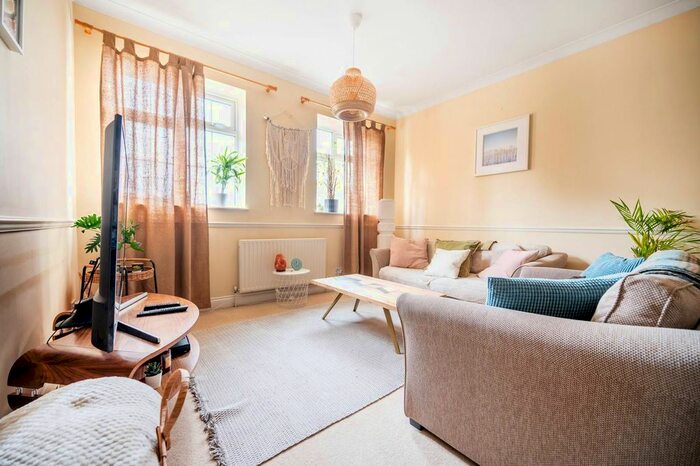 1 Bedroom Flat To Rent In Meadrow, Godalming, GU7