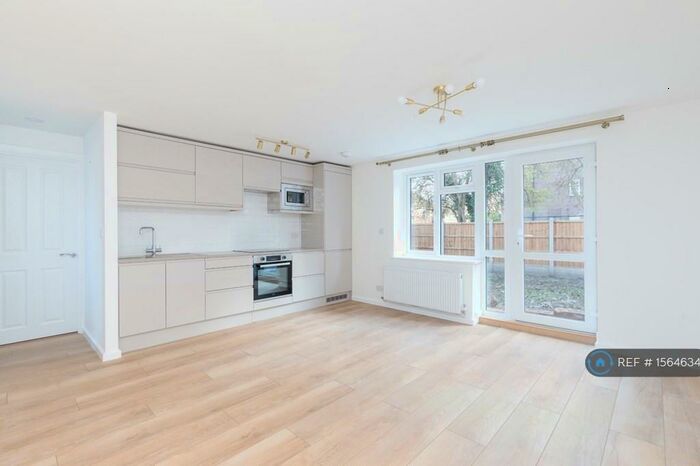 3 Bedroom Flat To Rent In Lowe Avenue, London, E16