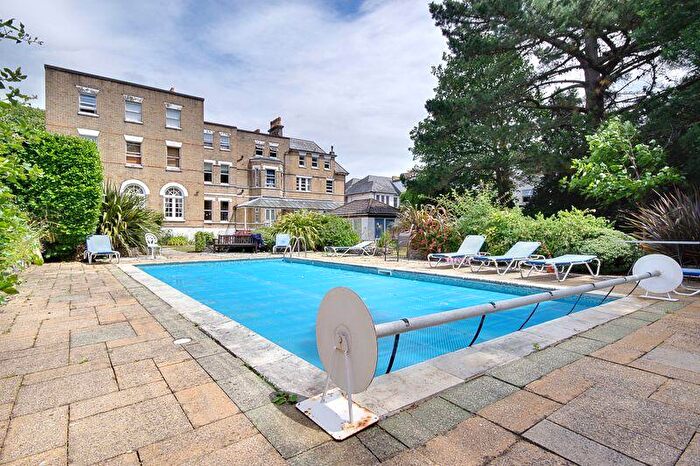 Studio For Sale In Nr Westbourne, Studio Flat, Swimming Pool., BH2